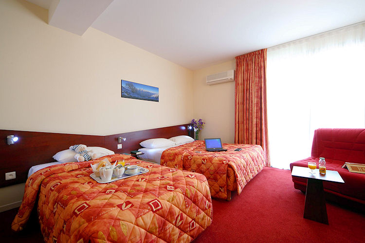 Room 1 double and 1 single bed