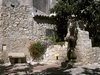 Fontaine typique - C&ocirc;te d'Azur - &copy; Michel M&eacute;gret