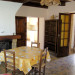 salle &agrave; manger avec vue sur cuisine
