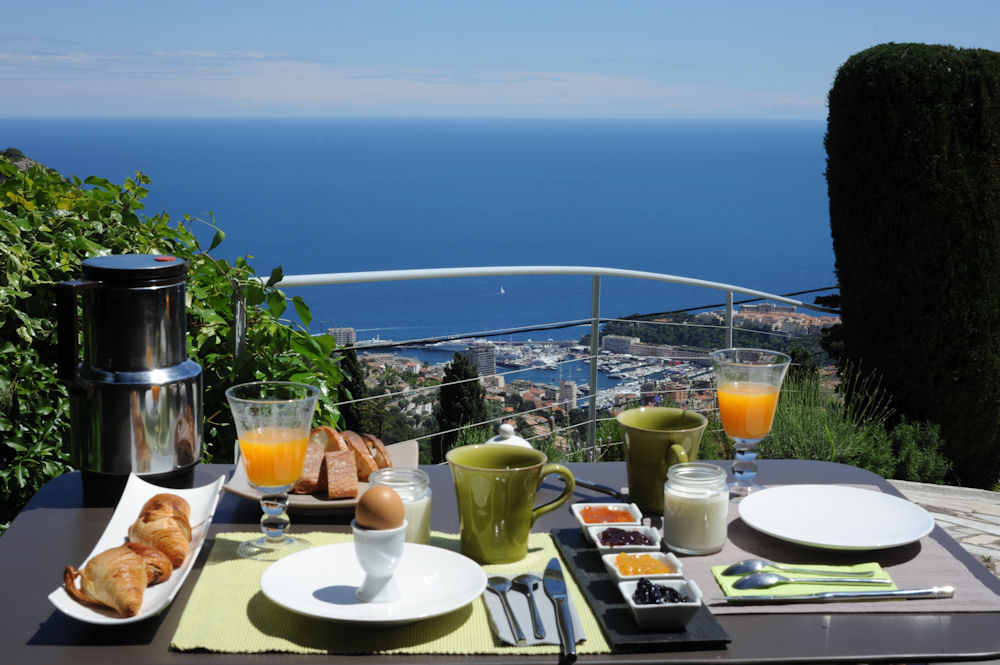 Беречь завтрак. Шануар завтрак в Монако. Деревня ла-Тюрби Франция. Завтрак на Лазурном берегу. Завтрак Лазурный берег.