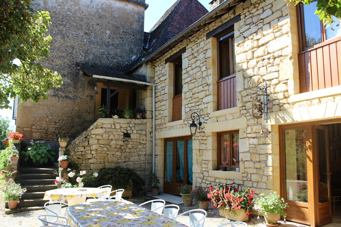 chambres-et-tables-d-h-tes-le-pigeonnier-de-labrot-chambres-la-roque