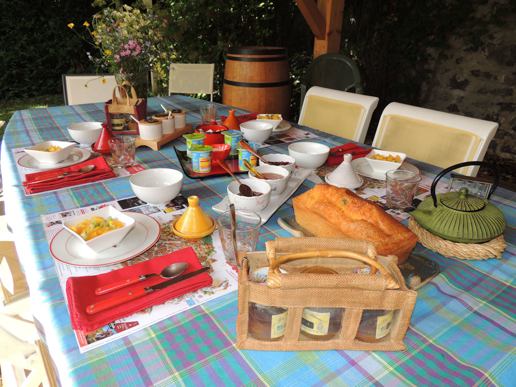 Résultat de recherche d'images pour "petit dejeuner sous la tonnelle"