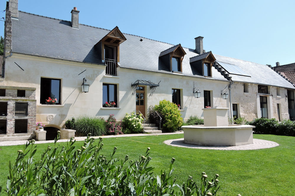 Gite paisible avec piscine & Spa privatif - Gîte à Noyant et Aconin ...