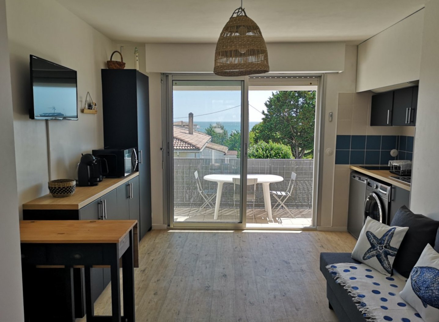 Appartement vue mer, exposé plein sud, avec terrasse, appartement Vaux — free download