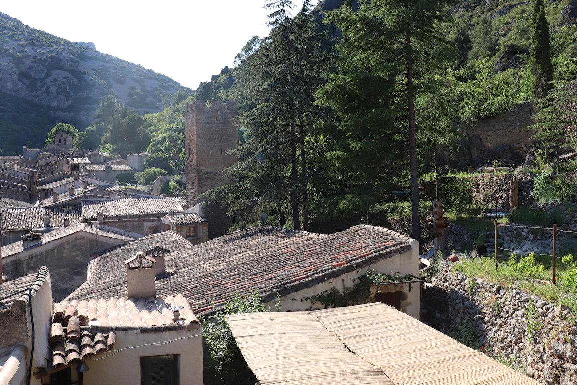 Gîte Aux Portes du Géant Casa en SaintGuilhemleDésert en l'Hérault