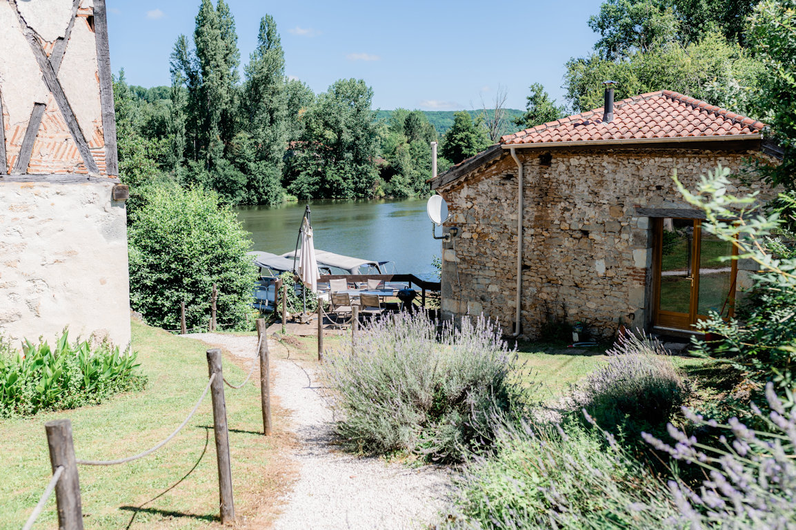 Location Maison à L Année Dans Le Lot Gite de Pêche "Le Passage" au bord du Lot, gîte de pêche Penne d'Agenais,  "Vallée du Lot","Lot Et Garonne","Aquitaine","Nouvelle Aquitaine"